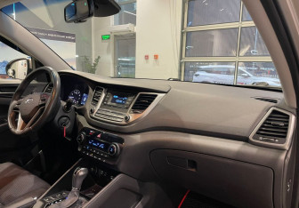 Подержанный автомобиль Hyundai Tucson 2017 года (10 фото)