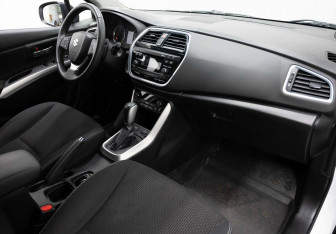 Подержанный автомобиль Suzuki SX4 Hatchback 2019 года (8 фото)