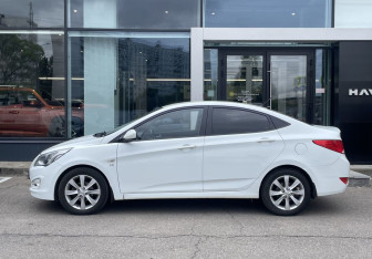 Подержанный автомобиль Hyundai Solaris Sedan 2015 года (8 фото)
