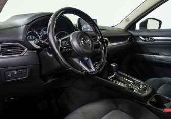 Подержанный автомобиль Mazda CX-5 2017 года (9 фото)