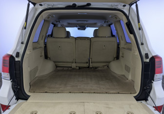 Подержанный автомобиль Toyota Land Cruiser Suv 2016 года (10 фото)