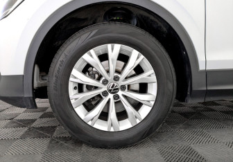 Подержанный автомобиль Volkswagen Tiguan 2021 года (18 фото)