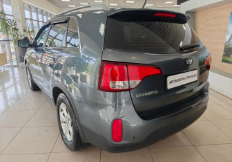 Подержанный автомобиль Kia Sorento 2014 года (7 фото)