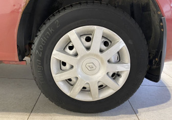 Подержанный автомобиль Renault Logan Sedan 2011 года (12 фото)