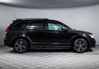 Подержанный автомобиль Dodge Journey 2011 года (4 фото)