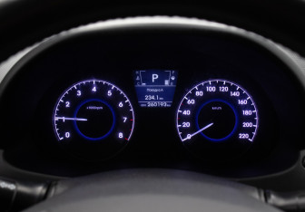 Подержанный автомобиль Hyundai Solaris Sedan 2011 года (12 фото)