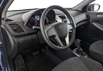 Подержанный автомобиль Hyundai Solaris Hatchback 2016 года (15 фото)