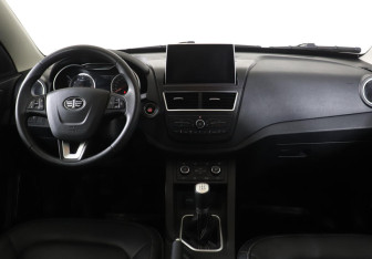 Подержанный автомобиль FAW Besturn X40 2020 года (7 фото)