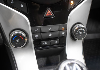 Подержанный автомобиль Chevrolet Cruze Sedan 2014 года (17 фото)