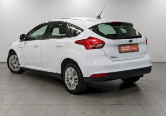 Подержанный автомобиль Ford Focus Hatchback 2019 года (7 фото)