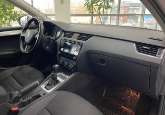 Подержанный автомобиль Skoda Octavia Liftback 2020 года (10 фото)