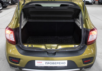 Подержанный автомобиль Renault Sandero 2016 года (10 фото)