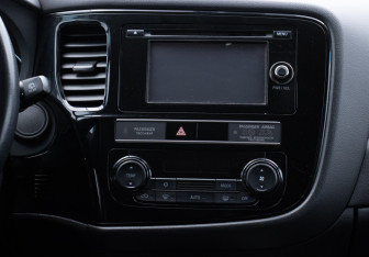Подержанный автомобиль Mitsubishi Outlander 2019 года (14 фото)
