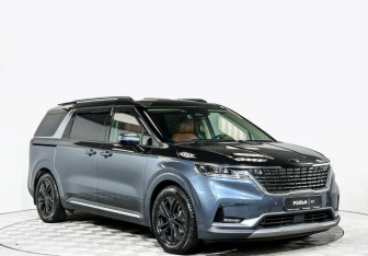 Подержанный автомобиль Kia Carnival 2021 года (3 фото)