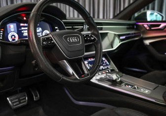 Подержанный автомобиль Audi A7 2018 года (22 фото)