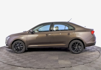 Подержанный автомобиль Skoda Rapid Liftback 2022 года (8 фото)