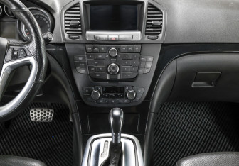 Подержанный автомобиль Opel Insignia Sedan 2013 года (13 фото)