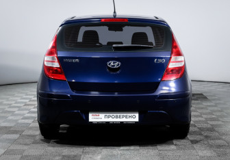 Подержанный автомобиль Hyundai i30 Hatchback 2010 года (6 фото)
