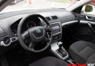 Подержанный автомобиль Skoda Octavia Liftback 2011 года (10 фото)