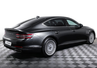 Подержанный автомобиль Genesis G80 2022 года (5 фото)