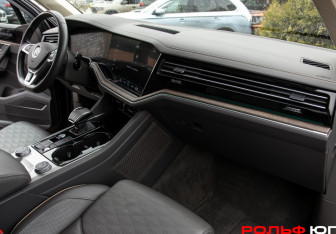 Подержанный автомобиль Volkswagen Touareg 2019 года (7 фото)