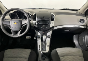 Подержанный автомобиль Chevrolet Cruze Hatchback 2014 года (12 фото)