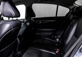 Подержанный автомобиль Infiniti Q50 2016 года (13 фото)