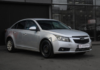 Подержанный автомобиль Chevrolet Cruze Sedan 2011 года (3 фото)