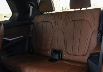 Подержанный автомобиль BMW X7 2022 года (17 фото)