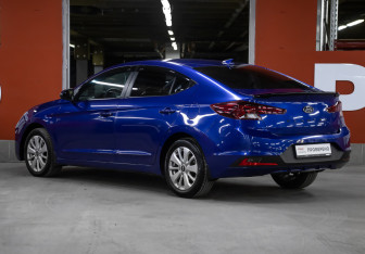 Подержанный автомобиль Hyundai Elantra Sedan 2019 года (7 фото)