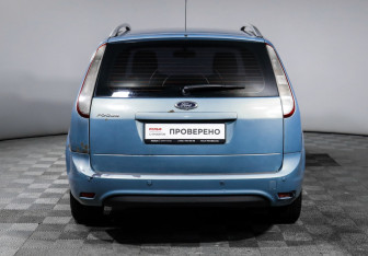 Подержанный автомобиль Ford Focus Wagon 2010 года (6 фото)