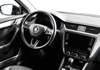 Подержанный автомобиль Skoda Octavia Liftback 2018 года (9 фото)