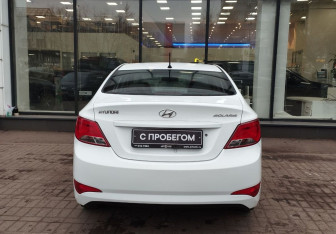 Подержанный автомобиль Hyundai Solaris Sedan 2014 года (7 фото)