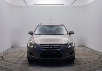 Подержанный автомобиль Kia Ceed Wagon 2008 года (2 фото)