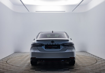 Подержанный автомобиль Toyota Camry Sedan 2020 года (6 фото)