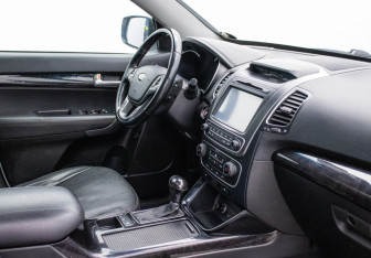 Подержанный автомобиль Kia Sorento 2014 года (10 фото)