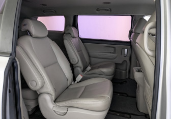 Подержанный автомобиль Kia Carnival 2019 года (26 фото)