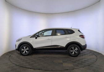 Подержанный автомобиль Renault Kaptur 2017 года (8 фото)