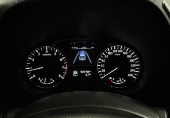 Подержанный автомобиль Nissan Pathfinder 2014 года (11 фото)