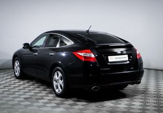 Подержанный автомобиль Honda Crosstour 2012 года (7 фото)