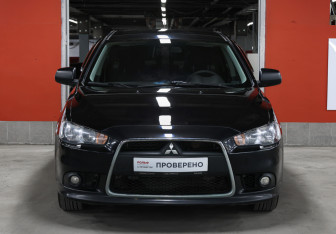 Подержанный автомобиль Mitsubishi Lancer Sedan 2012 года (2 фото)
