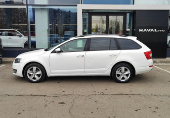 Подержанный автомобиль Skoda Octavia Wagon 2013 года (8 фото)