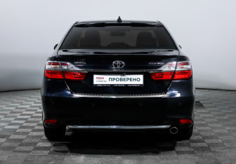 Подержанный автомобиль Toyota Camry Sedan 2016 года (6 фото)