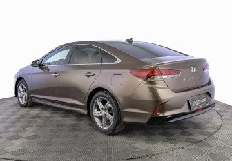 Подержанный автомобиль Hyundai Sonata 2018 года (7 фото)