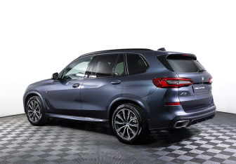 Подержанный автомобиль BMW X5 2019 года (7 фото)