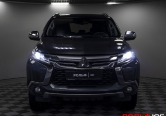 Подержанный автомобиль Mitsubishi Pajero Sport 2019 года (19 фото)