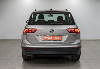 Подержанный автомобиль Volkswagen Tiguan 2019 года (6 фото)
