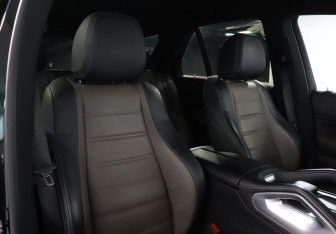 Подержанный автомобиль Mercedes-Benz GLE 2019 года (16 фото)