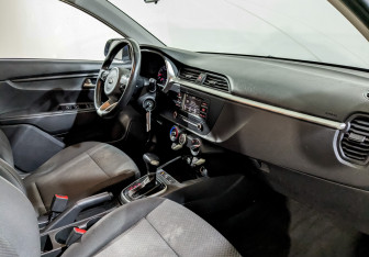 Подержанный автомобиль Kia Rio Hatchback 2021 года (10 фото)