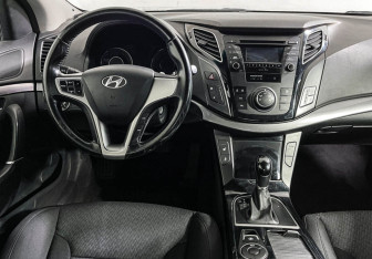 Подержанный автомобиль Hyundai i40 Sedan 2014 года (12 фото)